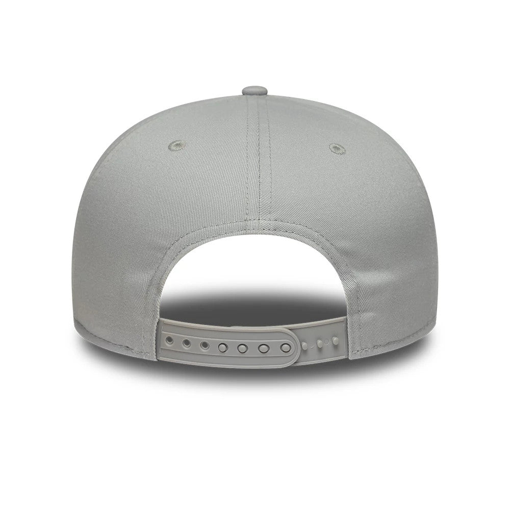 Yankees MLB League Essential Light Grey New Era 9FIFTY Snapback Adjustable Cap, rear view showing an adjustable snapback closure for a custom fit, with matching fabric covering the structured light grey crown and embroidered eyelets for added detail.