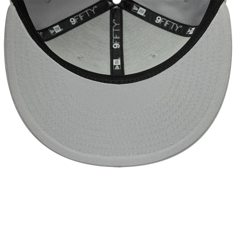 Pictured is this MLB League Essential New York Yankees 9FIFTY Snapback Adjustable cap in light grey. 5