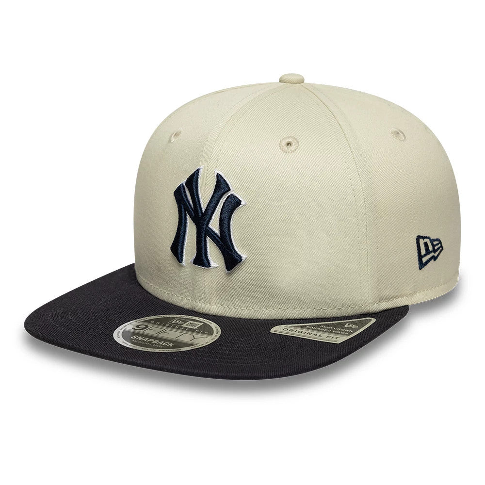 New York Yankees MLB World Series Patch Light Beige New Era 9FIFTY Snapback Adjustable Cap, front view showing the raised embroidered navy NY logo on the light beige crown, black flat visor with a 9FIFTY size sticker.