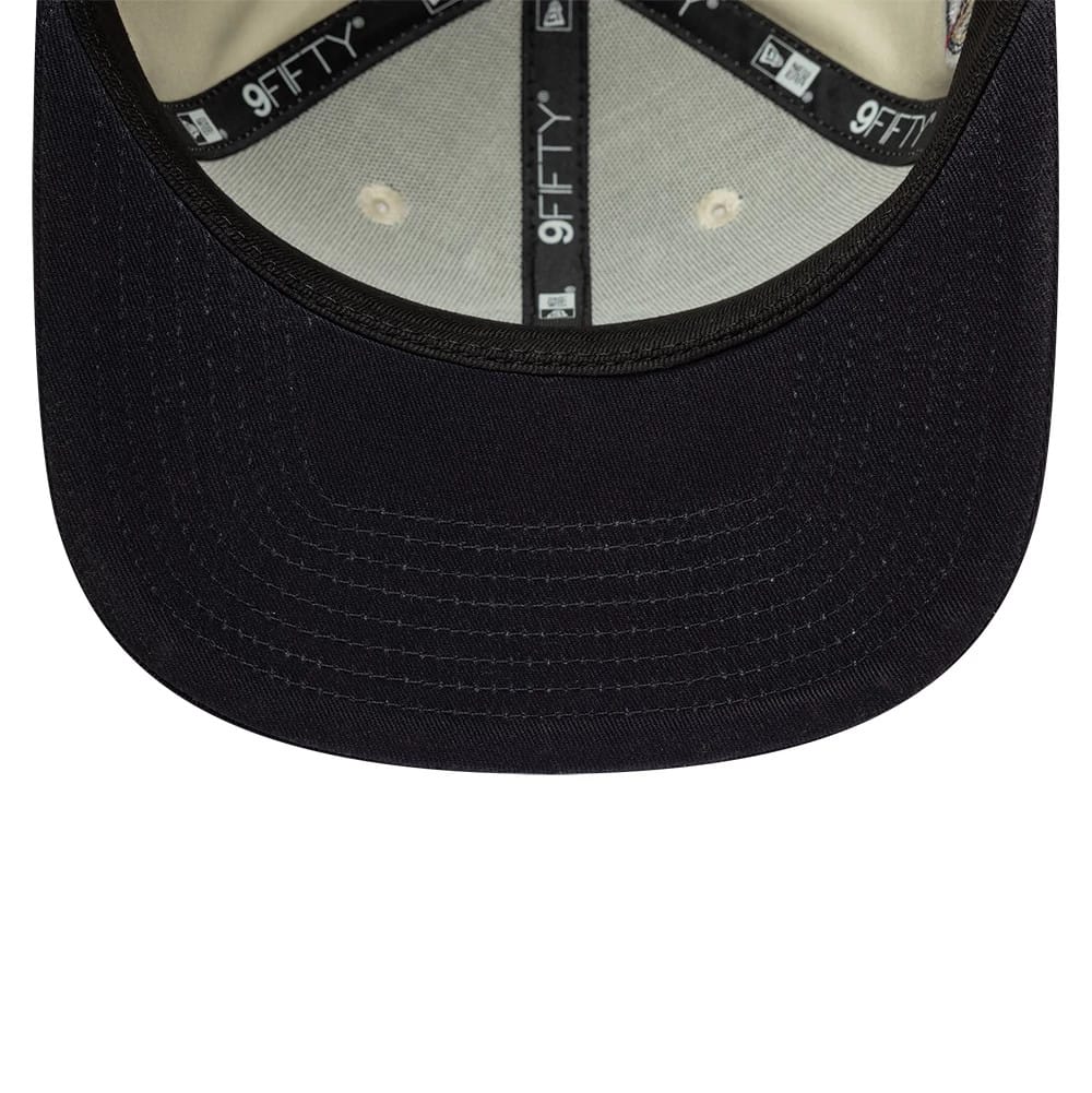 Pictured is this MLB World Series Patch New York Yankees 9FIFTY Snapback Adjustable cap in light beige. 5