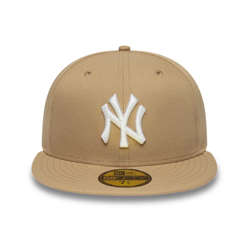 Pictured is this MLB League Essential New York Yankees 59FIFTY Fitted cap in light beige. 2