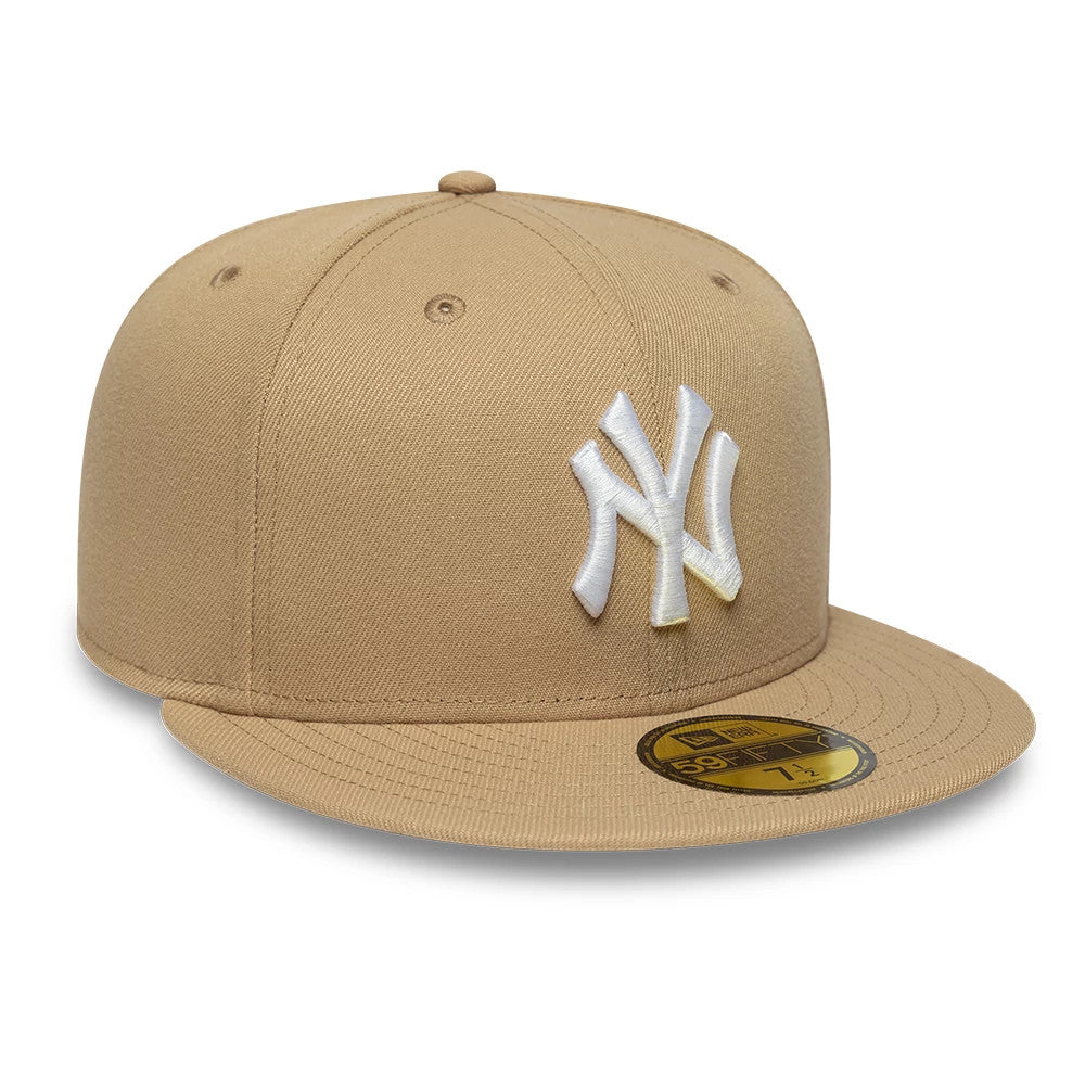 Pictured is this MLB League Essential New York Yankees 59FIFTY Fitted cap in light beige. 3