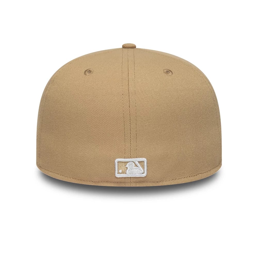 Pictured is this MLB League Essential New York Yankees 59FIFTY Fitted cap in light beige. 4