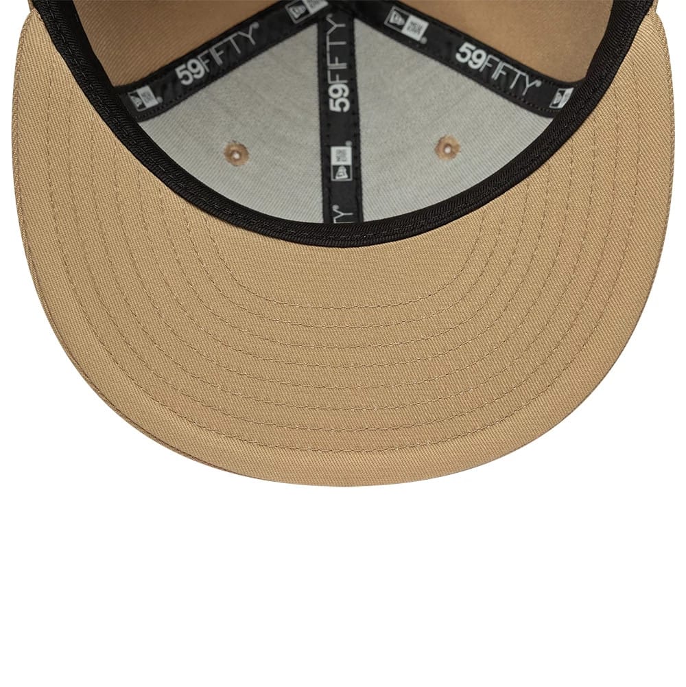 Pictured is this MLB League Essential New York Yankees 59FIFTY Fitted cap in light beige. 5