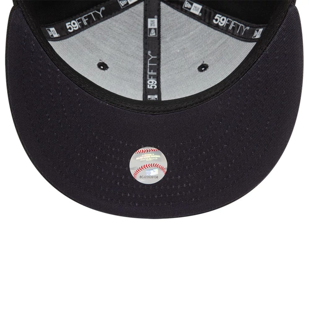 Pictured is this MLB Heart Icon Atlanta Braves 59FIFTY Fitted cap in black. 2
