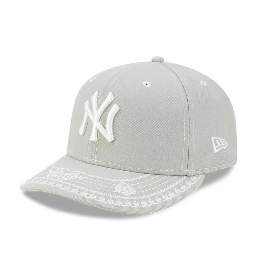 Pictured is this MLB Fathers Day New York Yankees 59FIFTY Fitted cap in pastel green. 4