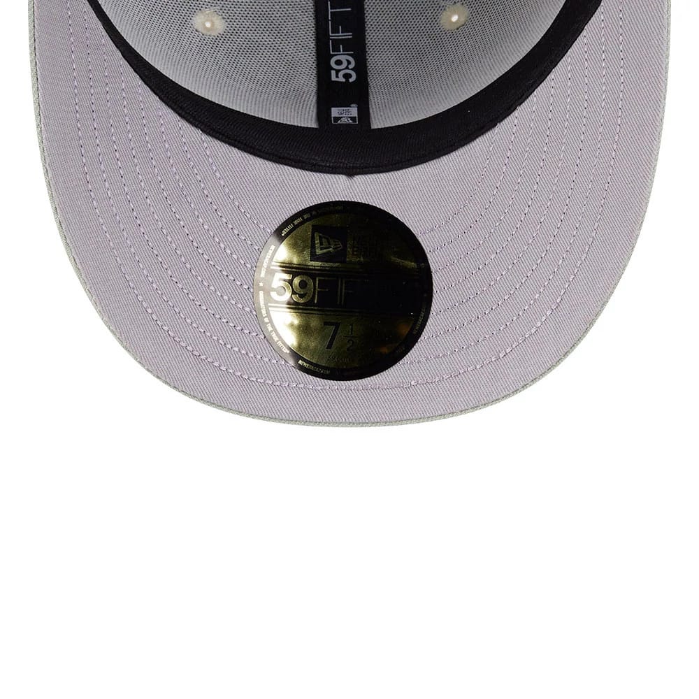Pictured is this MLB Fathers Day New York Yankees 59FIFTY Fitted cap in pastel green. 3