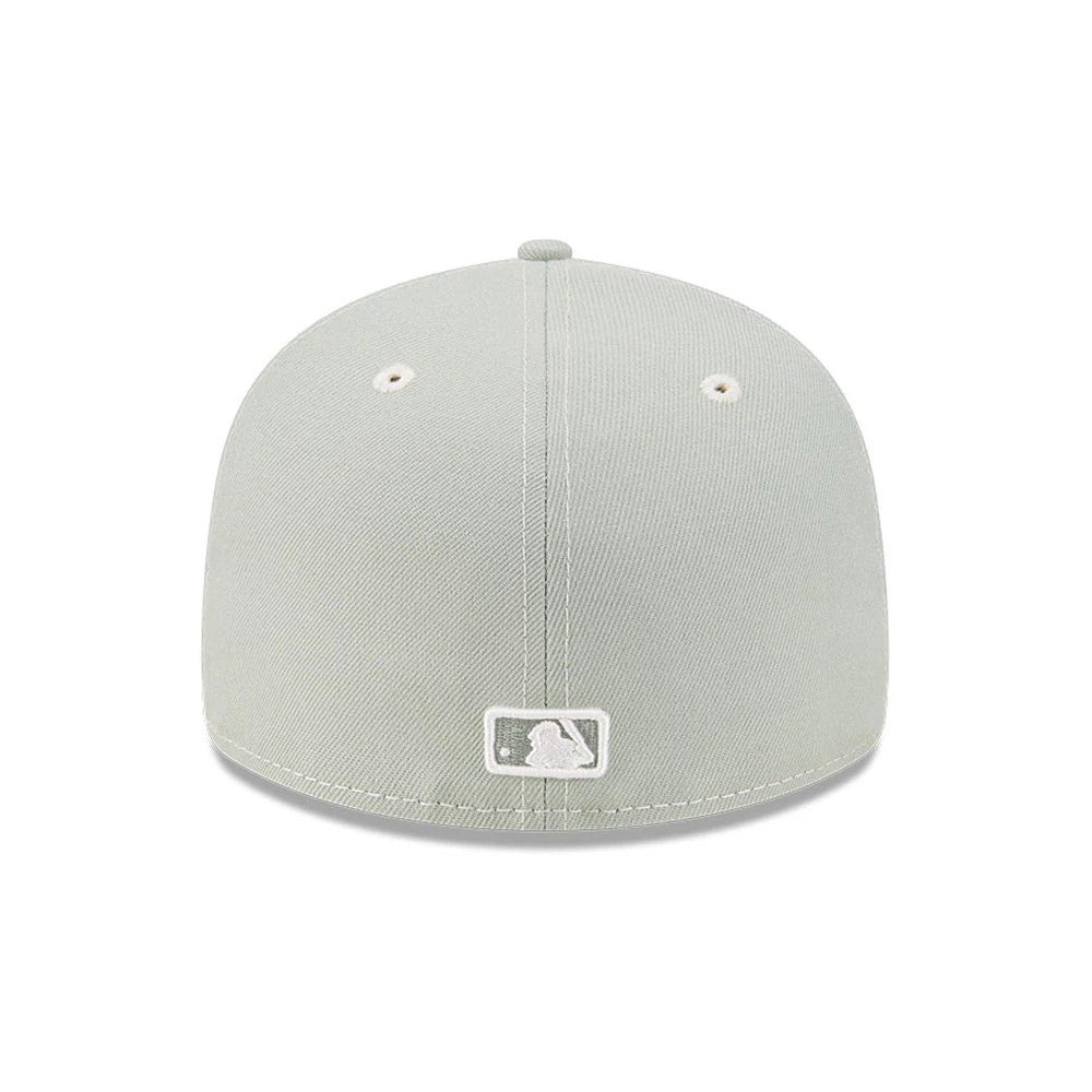 Pictured is this MLB Fathers Day Chicago White Sox 59FIFTY Fitted cap in pastel green. 7