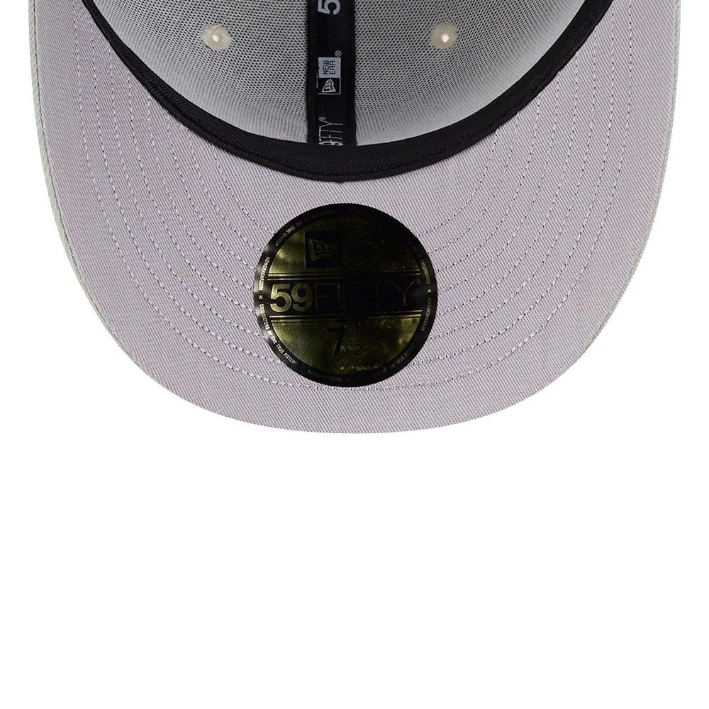 Pictured is this MLB Fathers Day Atlanta Braves 59FIFTY Fitted cap in pastel green. 2