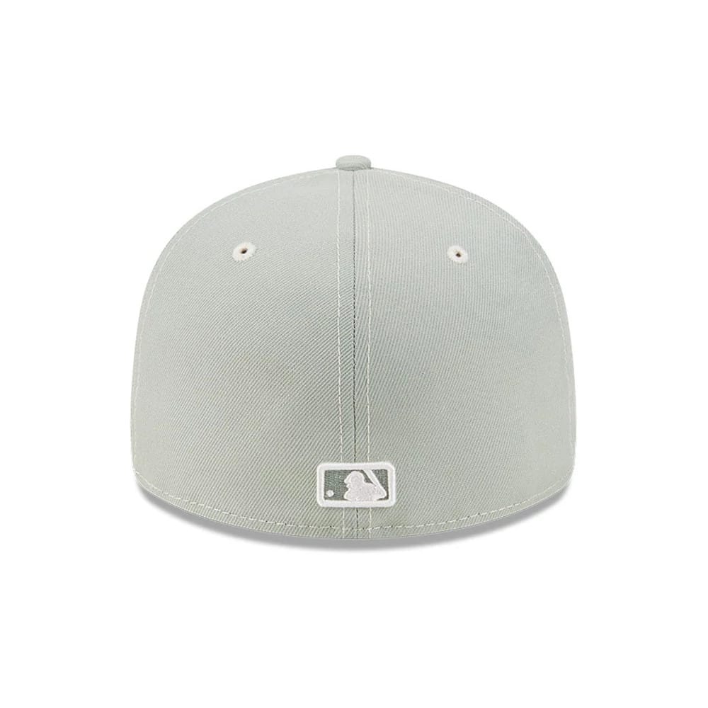 Pictured is this MLB Fathers Day Boston Red Sox 59FIFTY Fitted cap in pastel green. 7