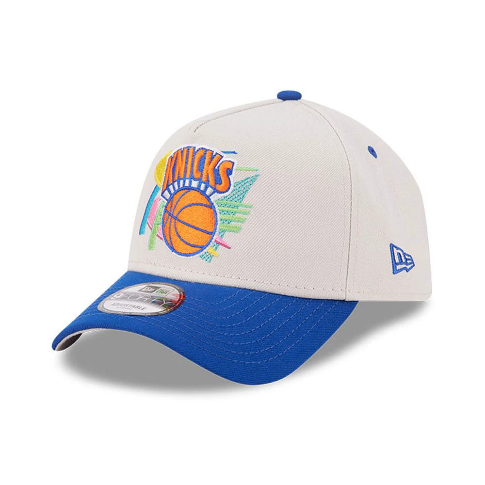 Knicks NBA Hardwood Classic Light Beige New Era 9FORTY A-Frame Adjustable Cap, three-quarter view showing a colourful embroidered Knicks basketball logo on the front panel, with a bright blue curved visor and an official 9FORTY size sticker.