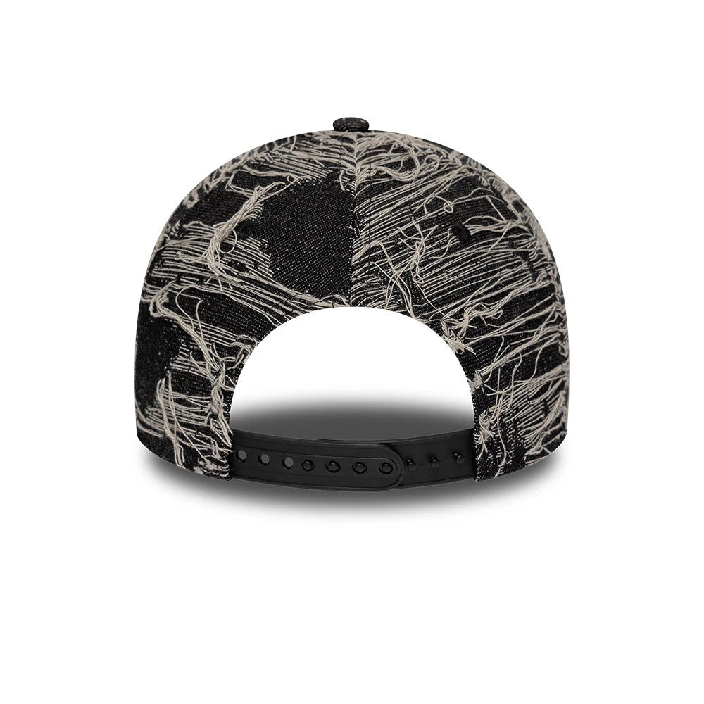 Pictured is this MLB Distressed Denim New York Yankees 9FORTY E-Frame Adjustable cap in black. 4