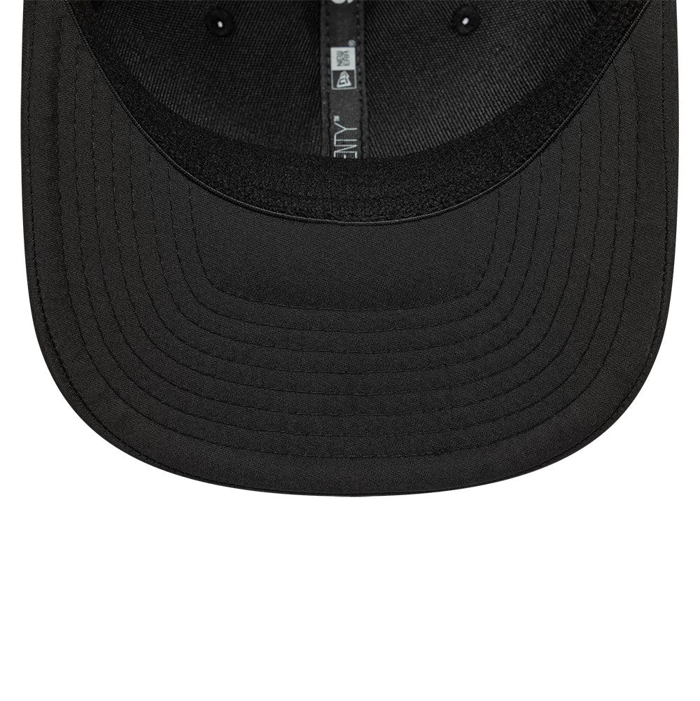 Pictured is this Catamaran Sail GP 9SEVENTY Stretch Snap cap in black. 5