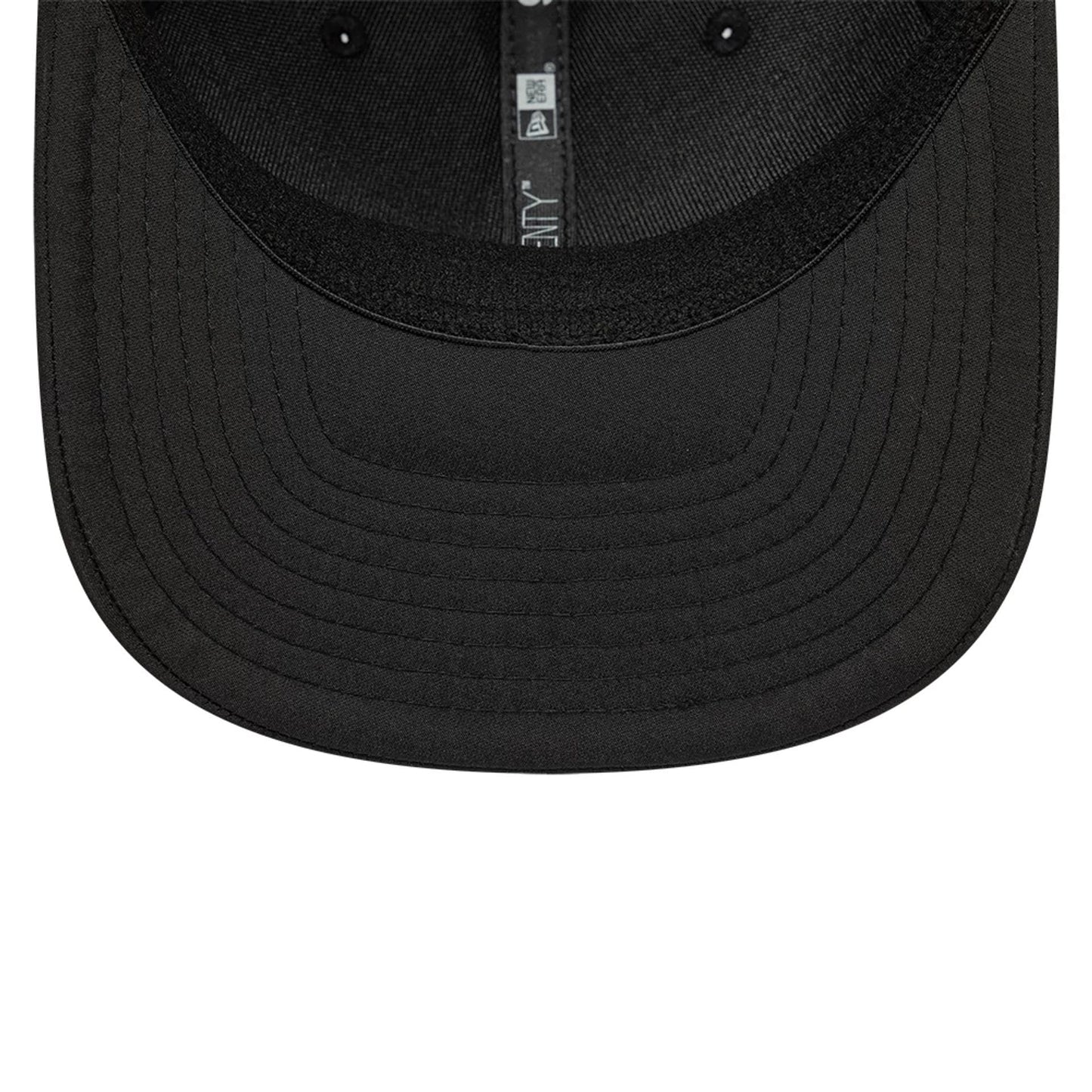 Pictured is this Catamaran Sail GP 9SEVENTY Stretch Snap cap in black. 5
