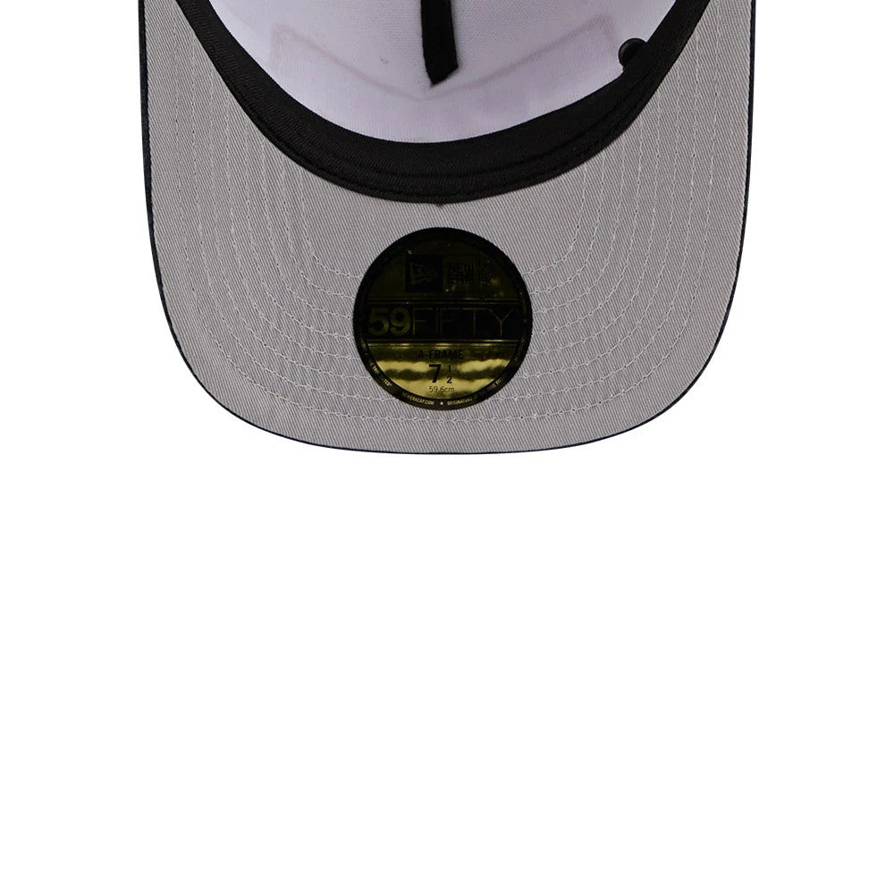 Pictured is this New Era 59FIFTY Day 59FIFTY A-Frame Fitted cap in navy. 2