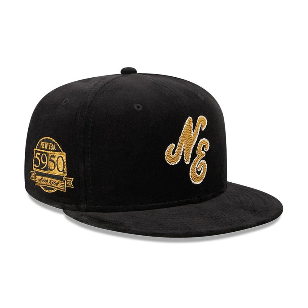 Pictured is this New Era 59FIFTY Day Sidepatch 59FIFTY Fitted cap in black. 1
