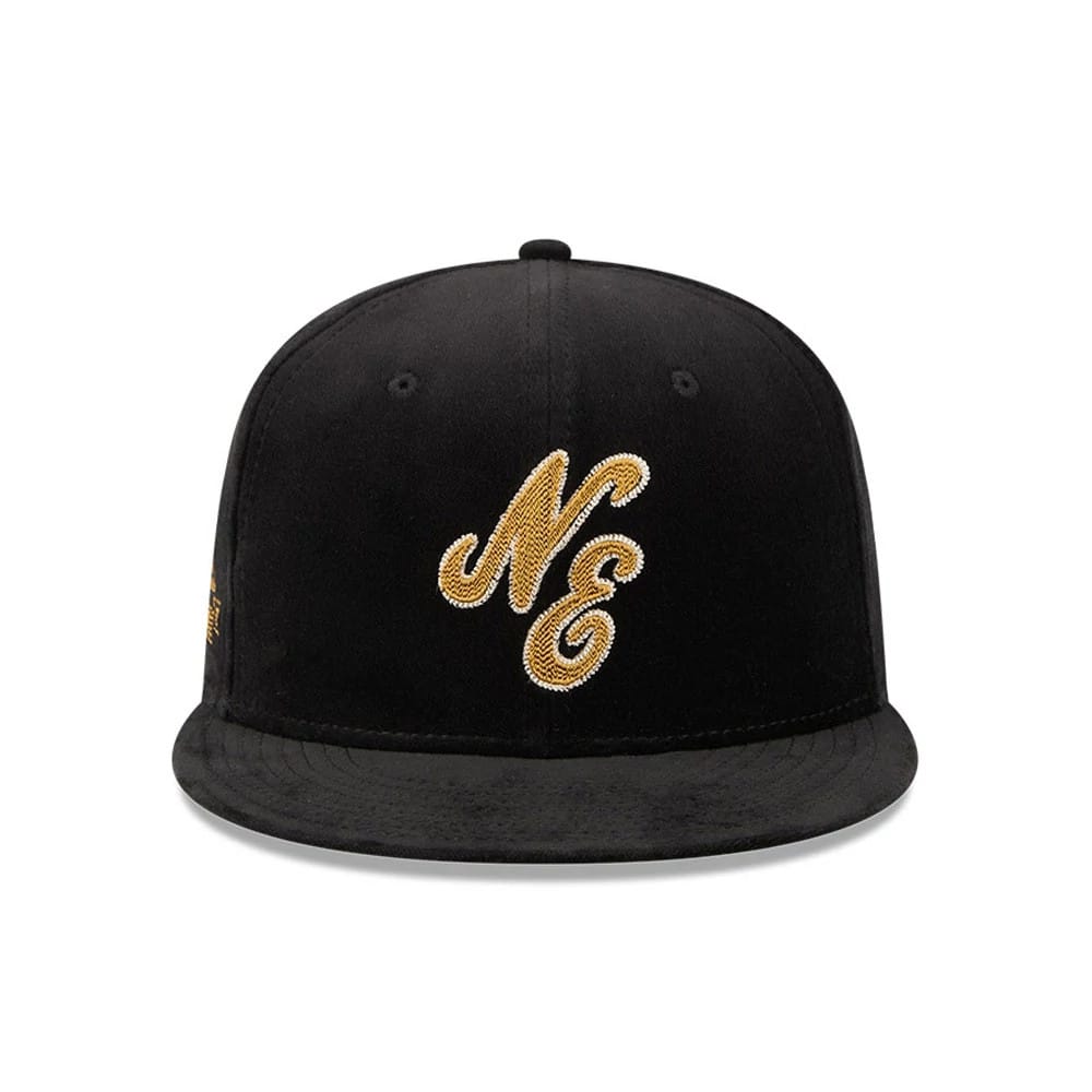 Pictured is this New Era 59FIFTY Day Sidepatch 59FIFTY Fitted cap in black. 3