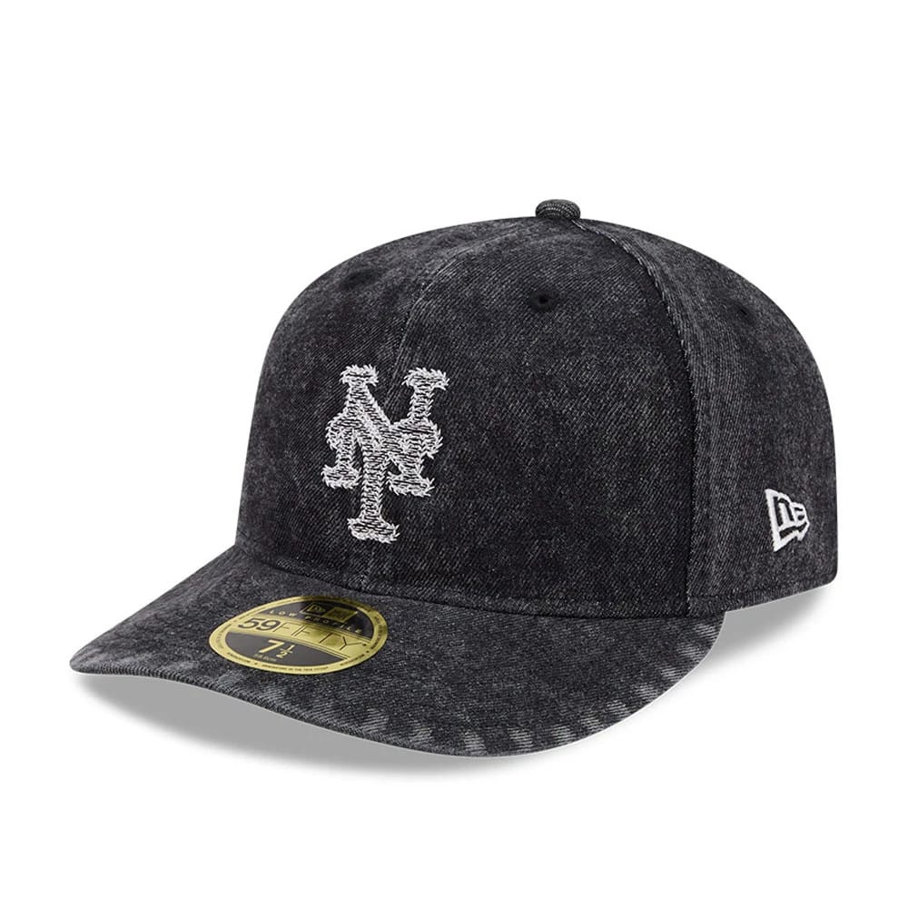 Pictured is this MLB 59FIFTY Day New York Mets Low Profile 59FIFTY Fitted cap in black. 1