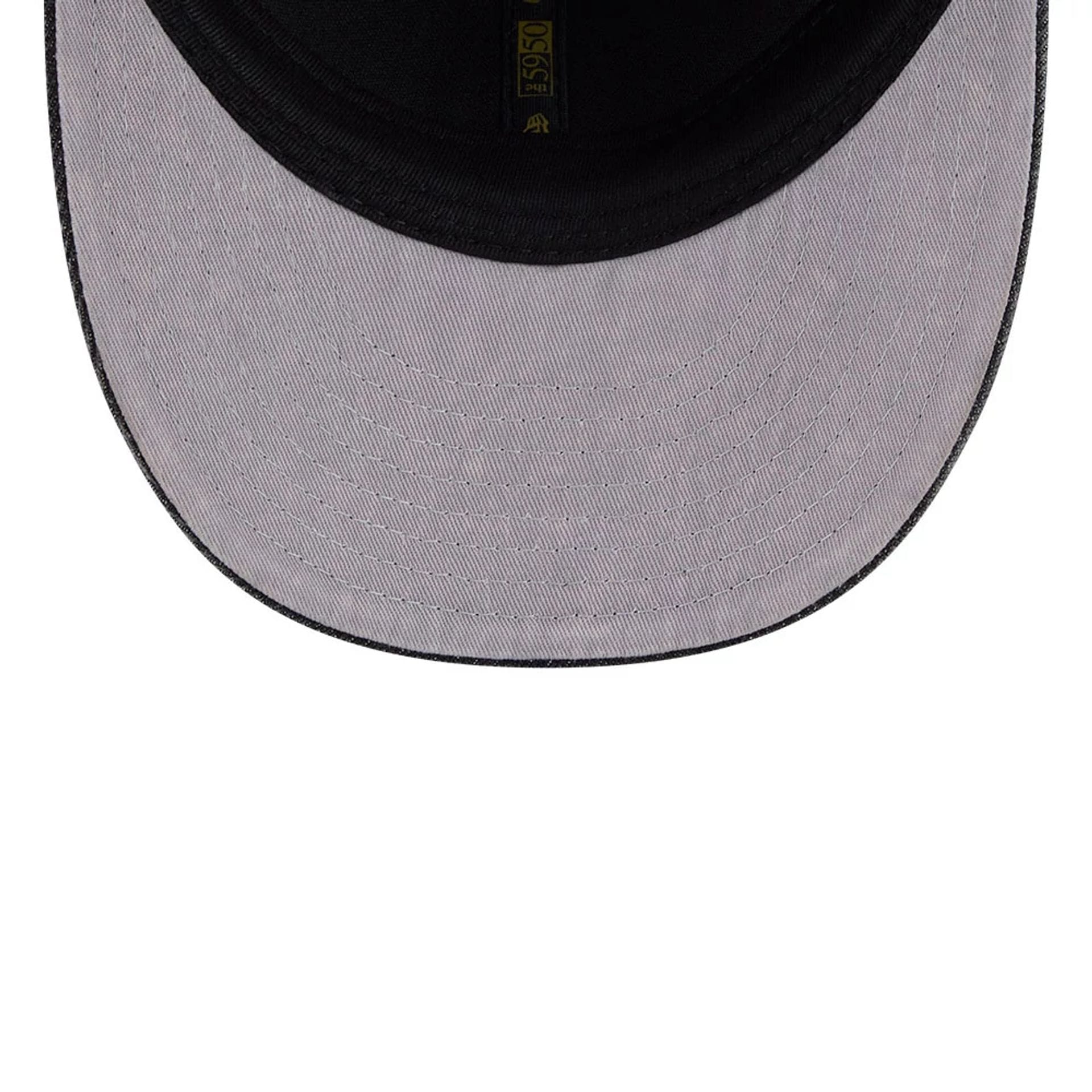 Pictured is this MLB 59FIFTY Day New York Mets Low Profile 59FIFTY Fitted cap in black. 2