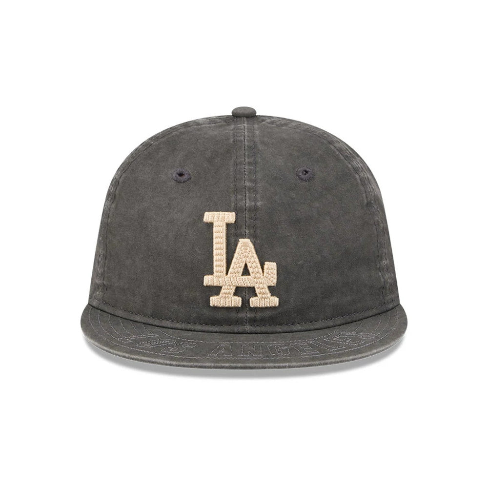 Pictured is this MLB 59FIFTY Day LA Dodgers Retro Crown 59FIFTY Fitted cap in black. 3