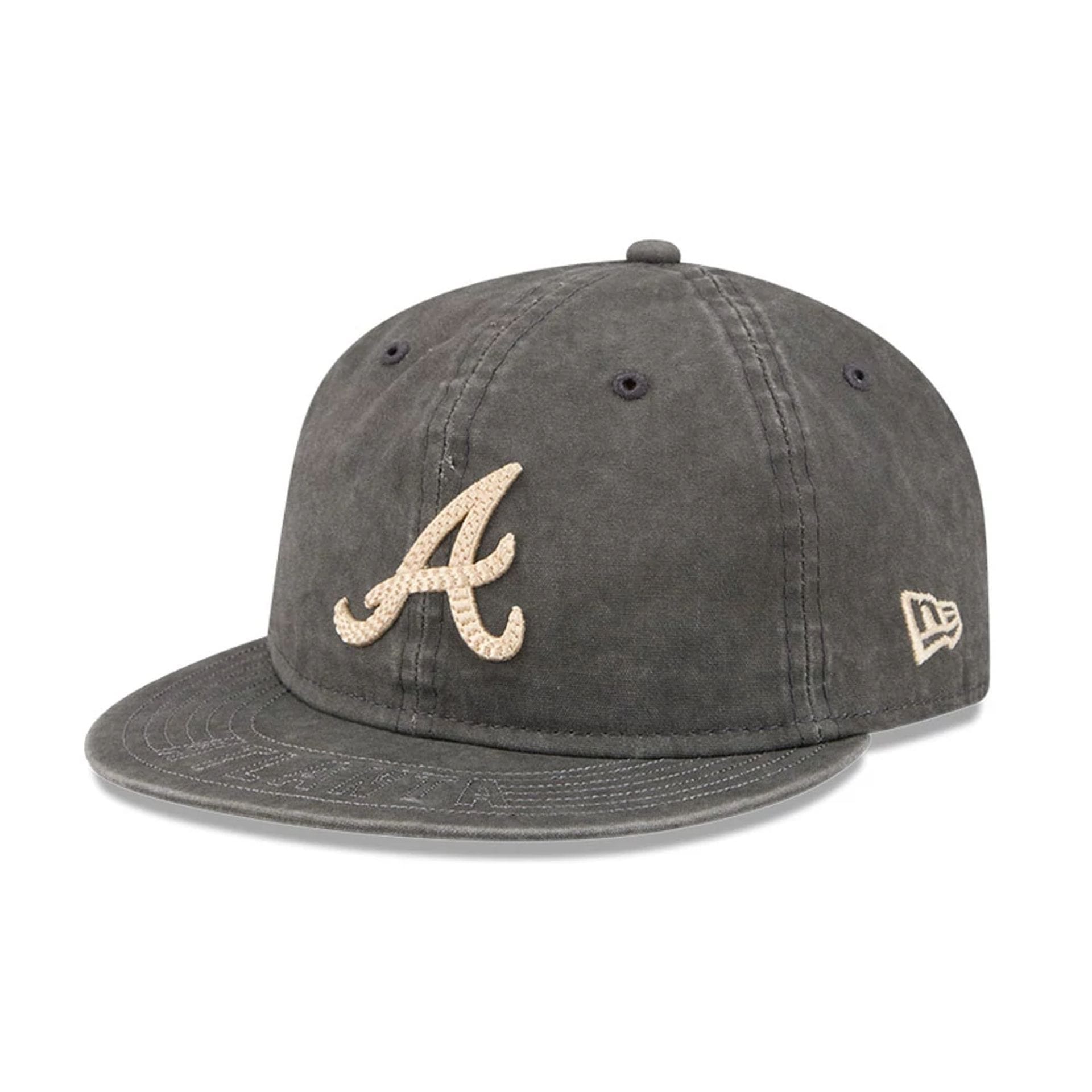 Pictured is this MLB 59FIFTY Day Atlanta Braves Retro Crown 59FIFTY Fitted cap in black. 1