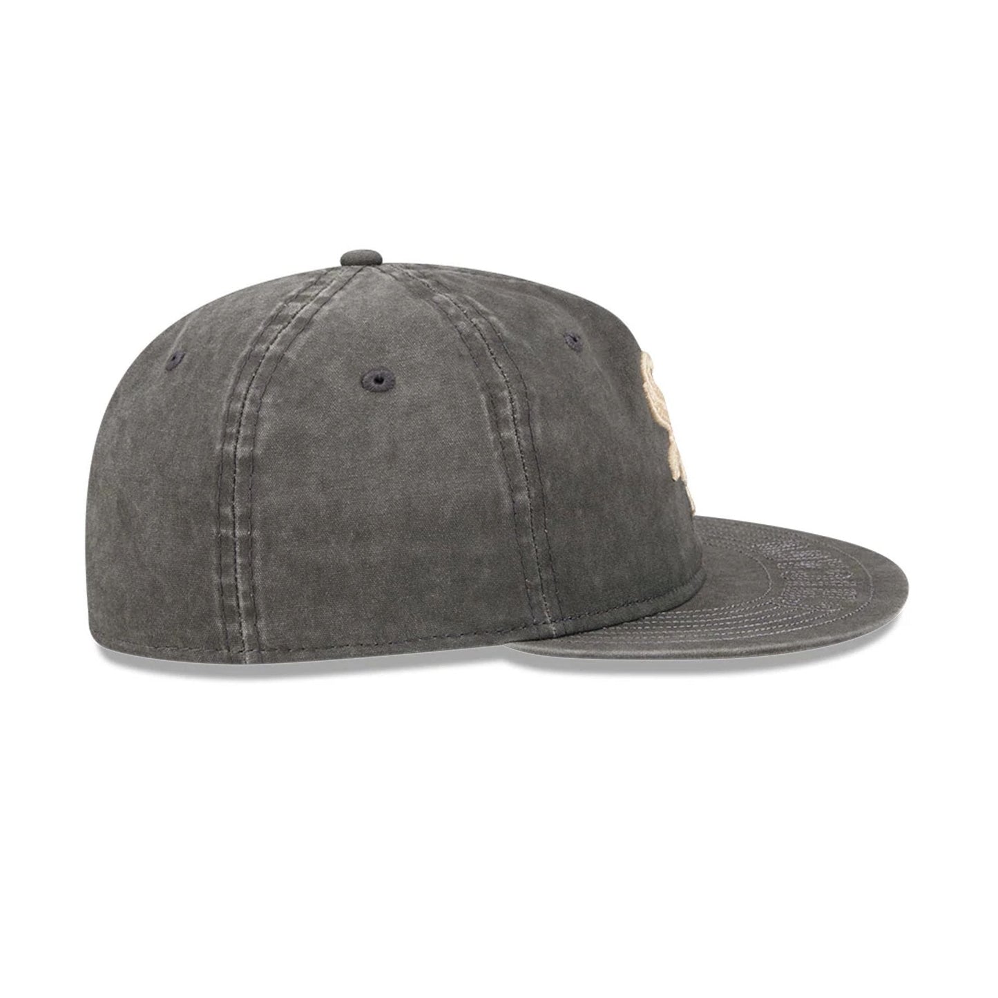 Pictured is this MLB 59FIFTY Day Chicago White Sox Retro Crown 59FIFTY Fitted cap in black. 7