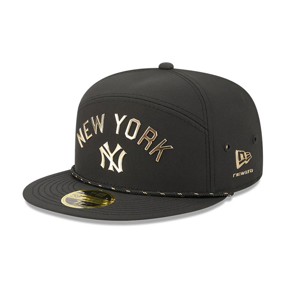 New York Yankees MLB 59FIFTY Day Black Split Panel New Era 59FIFTY Fitted Cap, three-quarter view showing raised gold New York lettering and NY logo on the front panel, a black visor with a gold 59FIFTY size sticker.