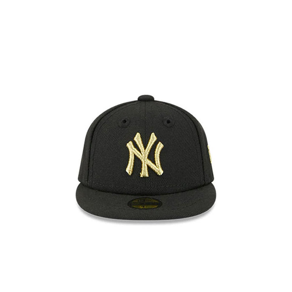 New York Yankees MLB 59FIFTY Day Black Mini New Era 59FIFTY Fitted Cap, front view showing the gold raised embroidered NY logo on the front panel, with a flat black visor and a gold 59FIFTY size sticker centrally placed underneath.