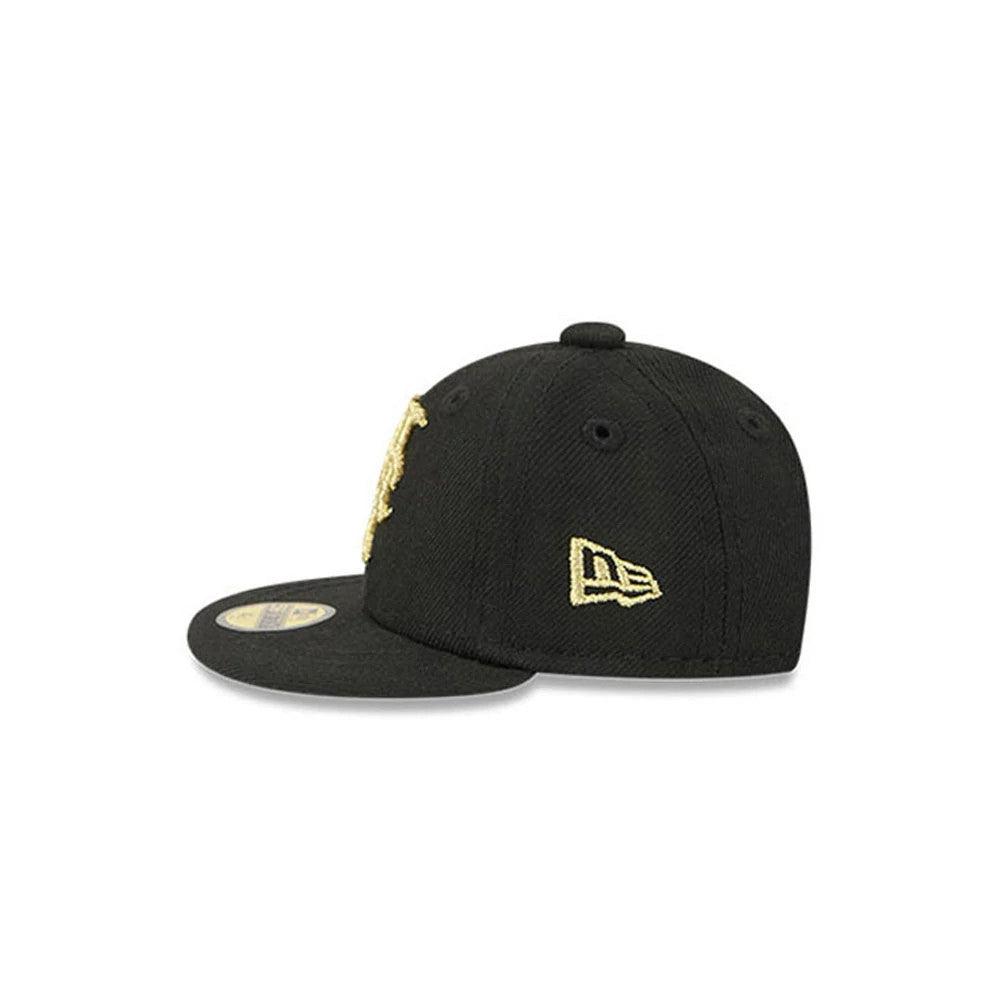 New York Mets MLB 59FIFTY Day Black Mini New Era 59FIFTY Fitted Cap, side view showing the gold embroidered New Era flag logo on the left side, the gold front logo, and a flat black visor with a gold 59FIFTY size sticker.