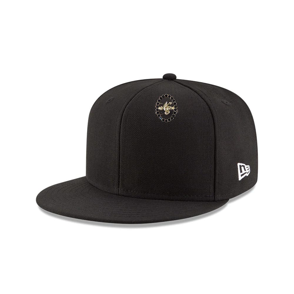 Pictured is this New Era 59FIFTY Day Diamond Catch Closure Pin Badge in black. 2