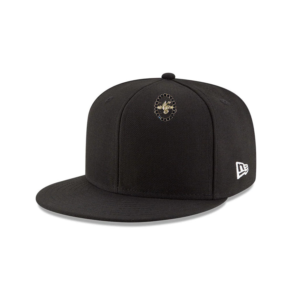 Pictured is this New Era 59FIFTY Day Diamond Catch Closure Pin Badge in black. 2