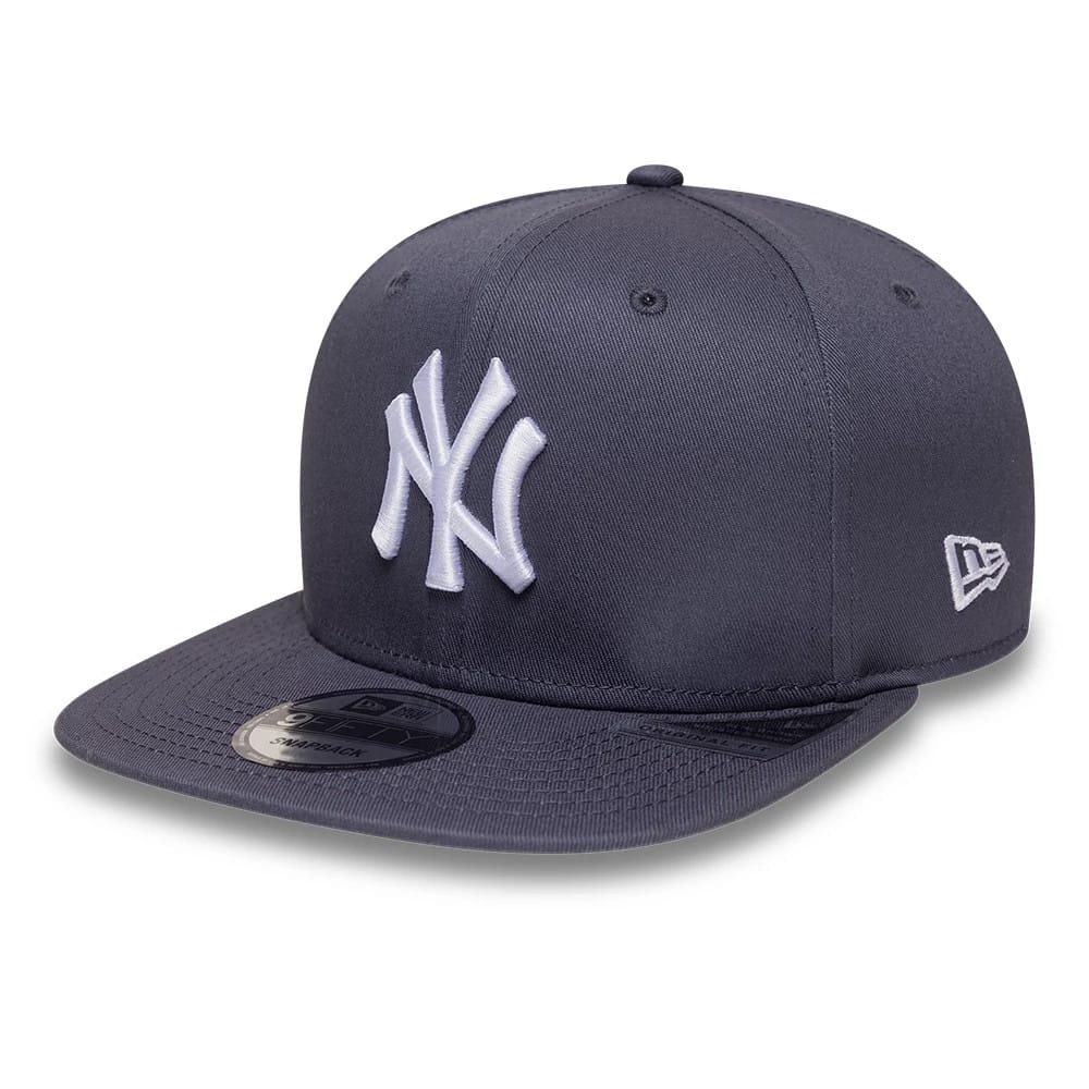 Pictured is this MLB League Essential New York Yankees 9FIFTY Snapback cap in dark grey. 1