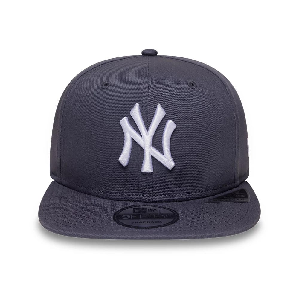 Pictured is this MLB League Essential New York Yankees 9FIFTY Snapback cap in dark grey. 2