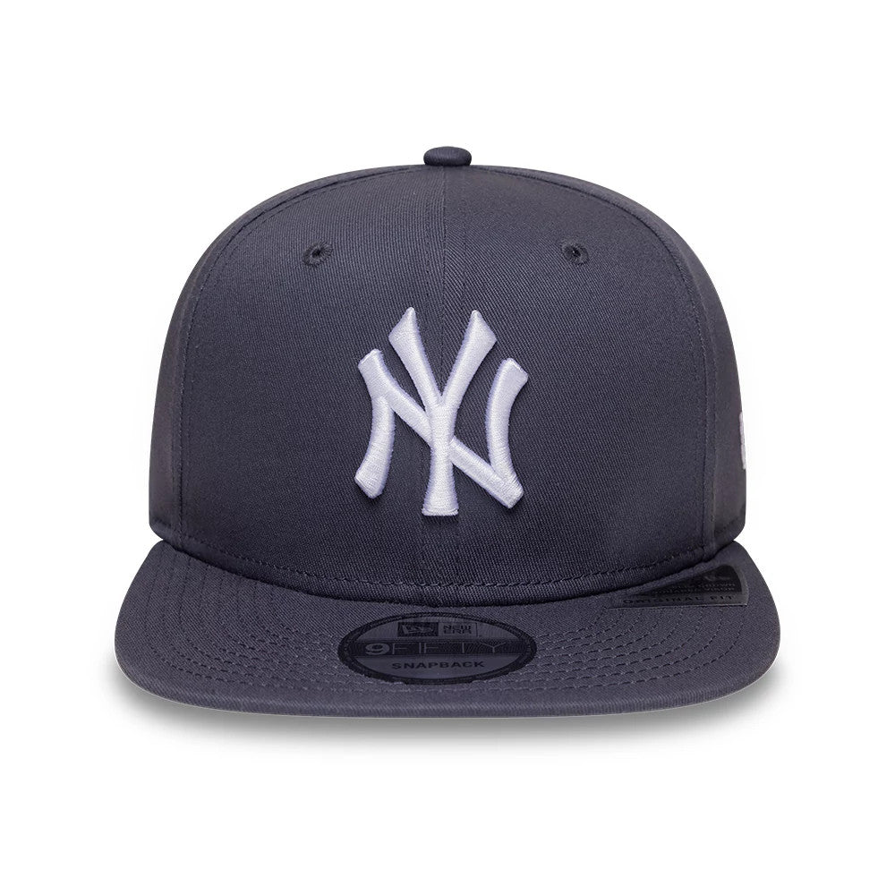 Pictured is this MLB League Essential New York Yankees 9FIFTY Snapback cap in dark grey. 2