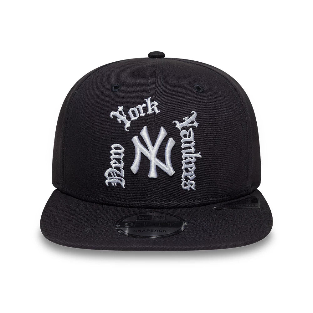 Pictured is this MLB New York Yankees 9FIFTY Snapback cap in navy. 2