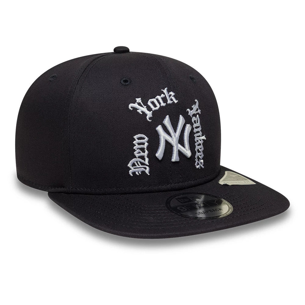 New York Yankees MLB Navy New Era 9FIFTY Snapback Adjustable Cap, front view showing the raised white embroidered New York Yankees logo and gothic-style team name on the structured navy crown, flat visor and 9FIFTY size sticker.