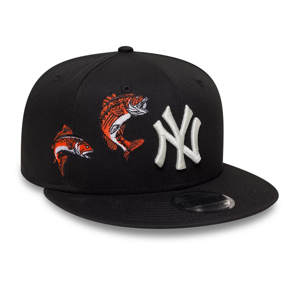 Pictured is this MLB Outdoor Icon New York Yankees 9FIFTY Snapback cap in black. 1