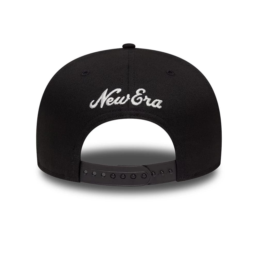 Pictured is this MLB Outdoor Icon New York Yankees 9FIFTY Snapback cap in black. 4