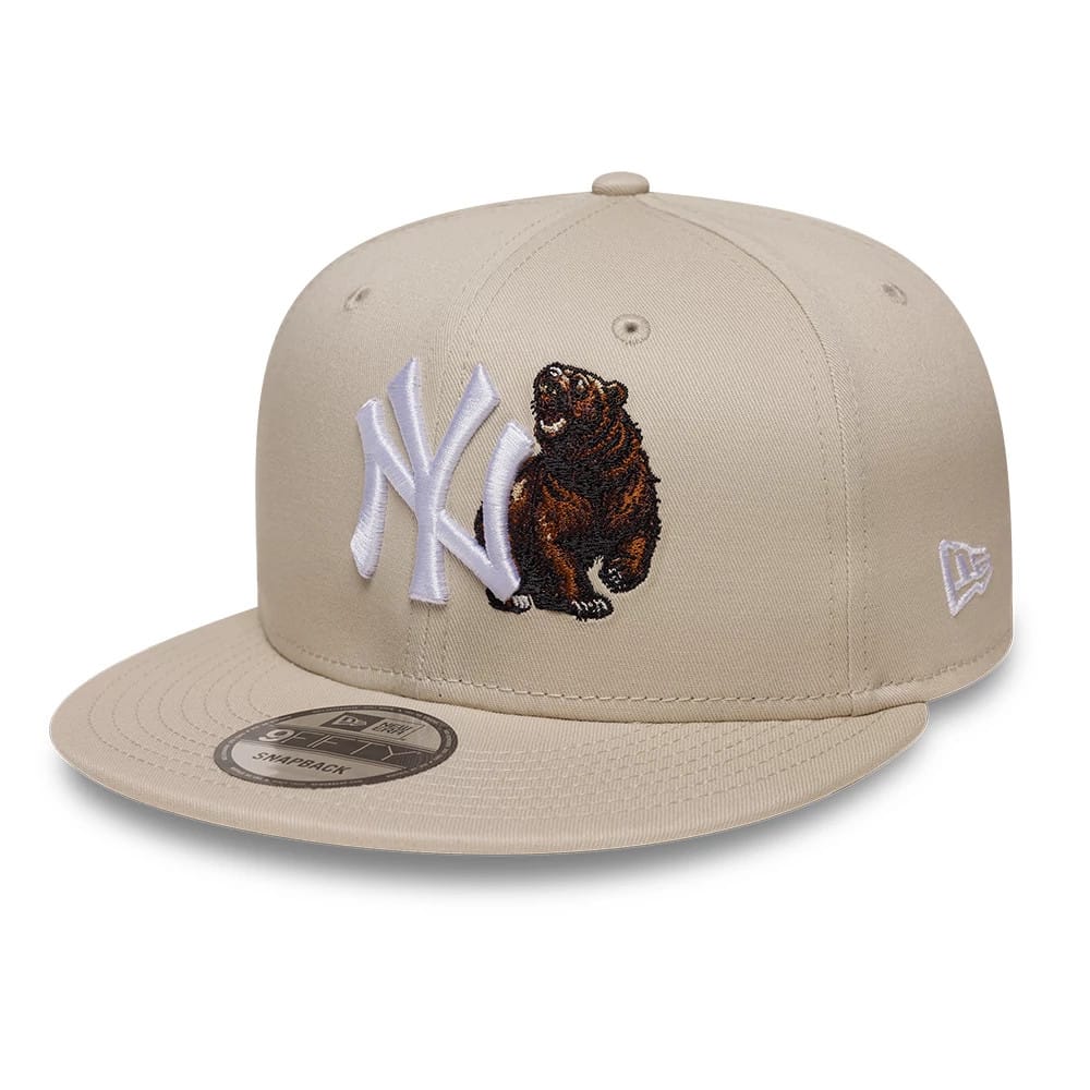 Pictured is this MLB Outdoor Icon New York Yankees 9FIFTY Snapback cap in light beige. 1