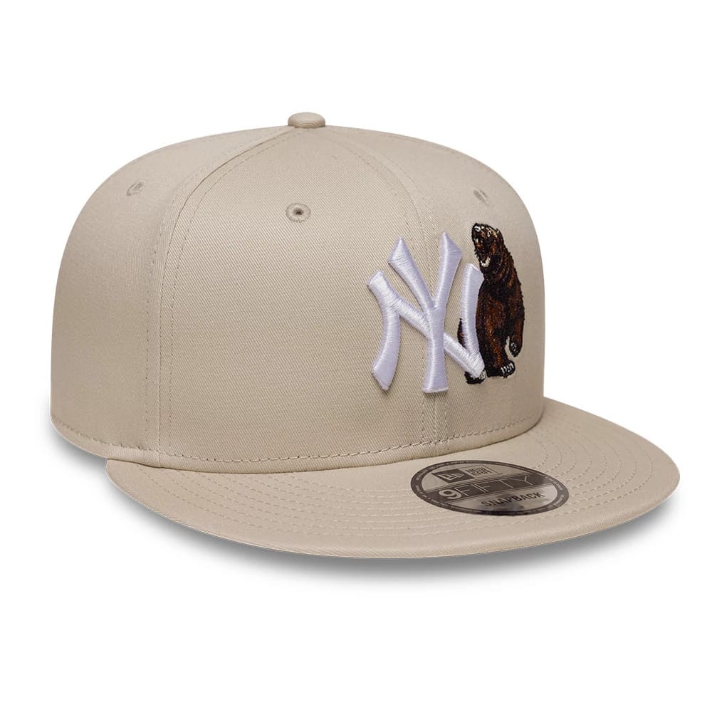 Pictured is this MLB Outdoor Icon New York Yankees 9FIFTY Snapback cap in light beige. 3