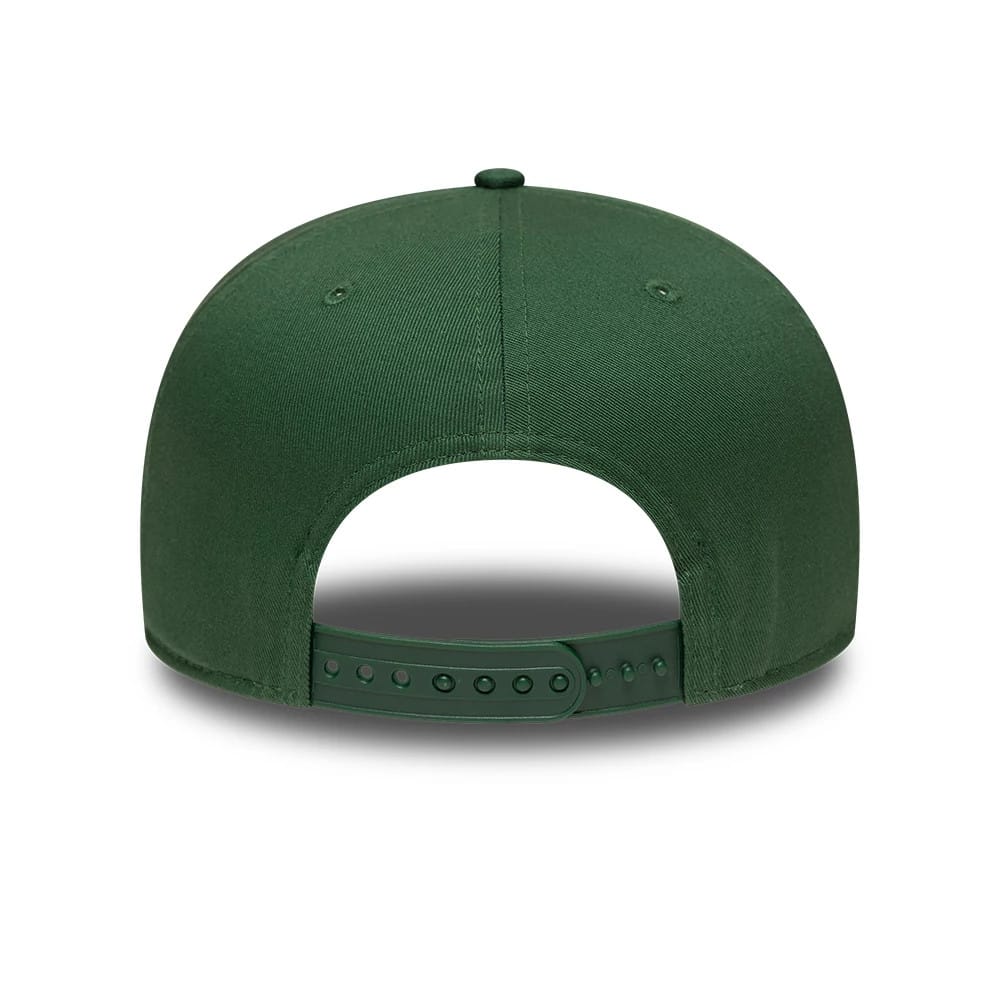 Pictured is this MLB League Essential New York Yankees 9FIFTY Snapback cap in dark green. 4