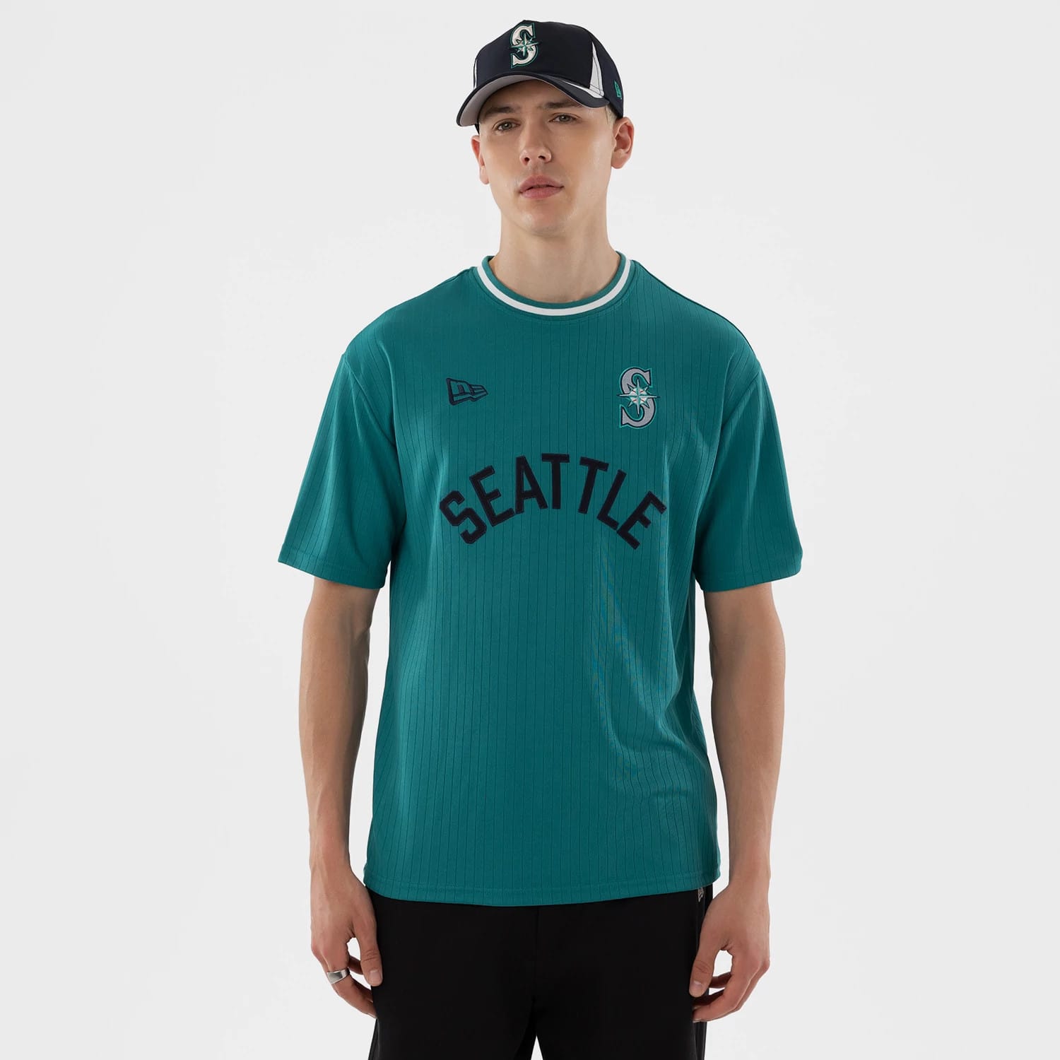 The model is wearing this MLB Seattle Mariners Oversized T-Shirt in green. 1