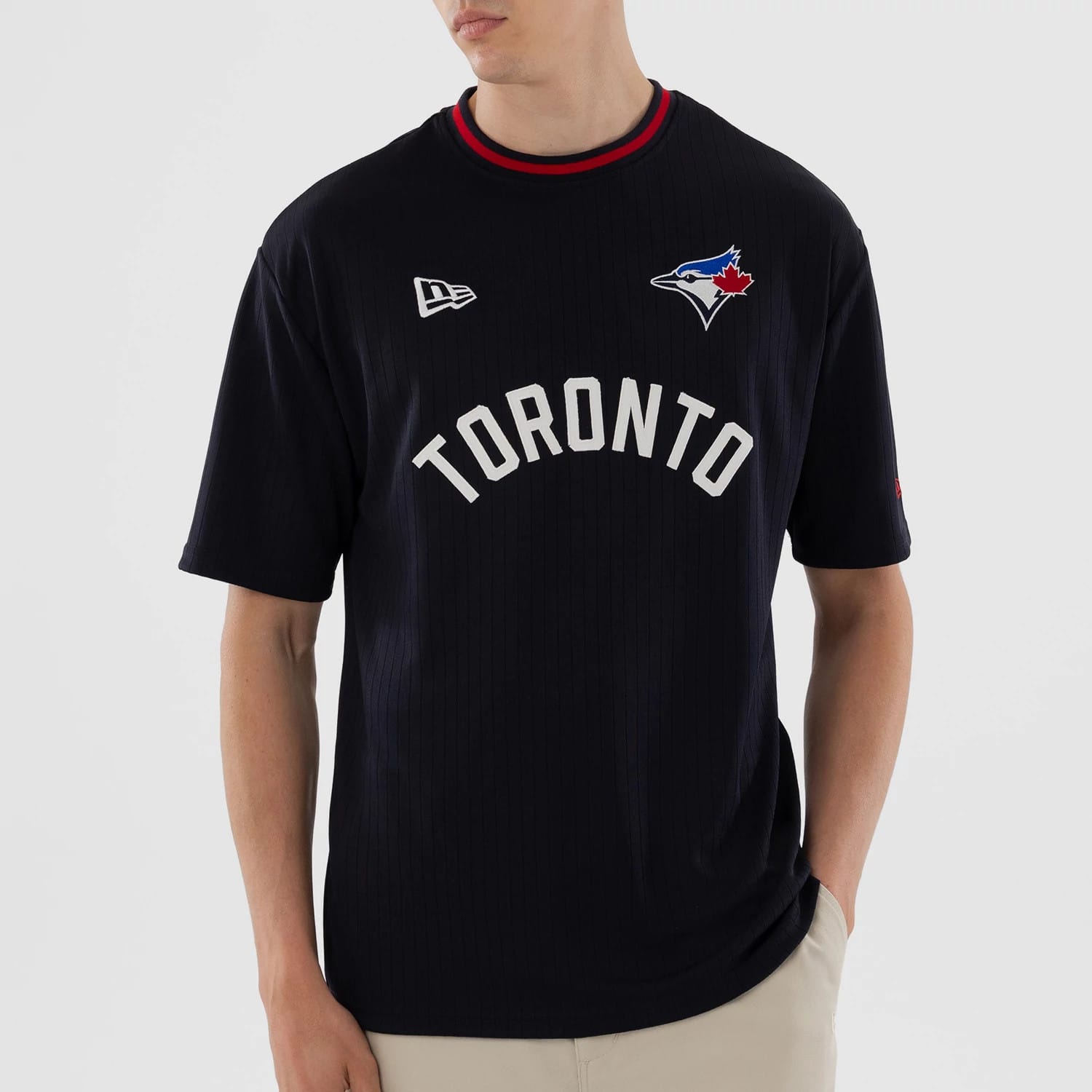 The model is wearing this MLB Toronto Blue Jays Oversized T-Shirt in navy. 4