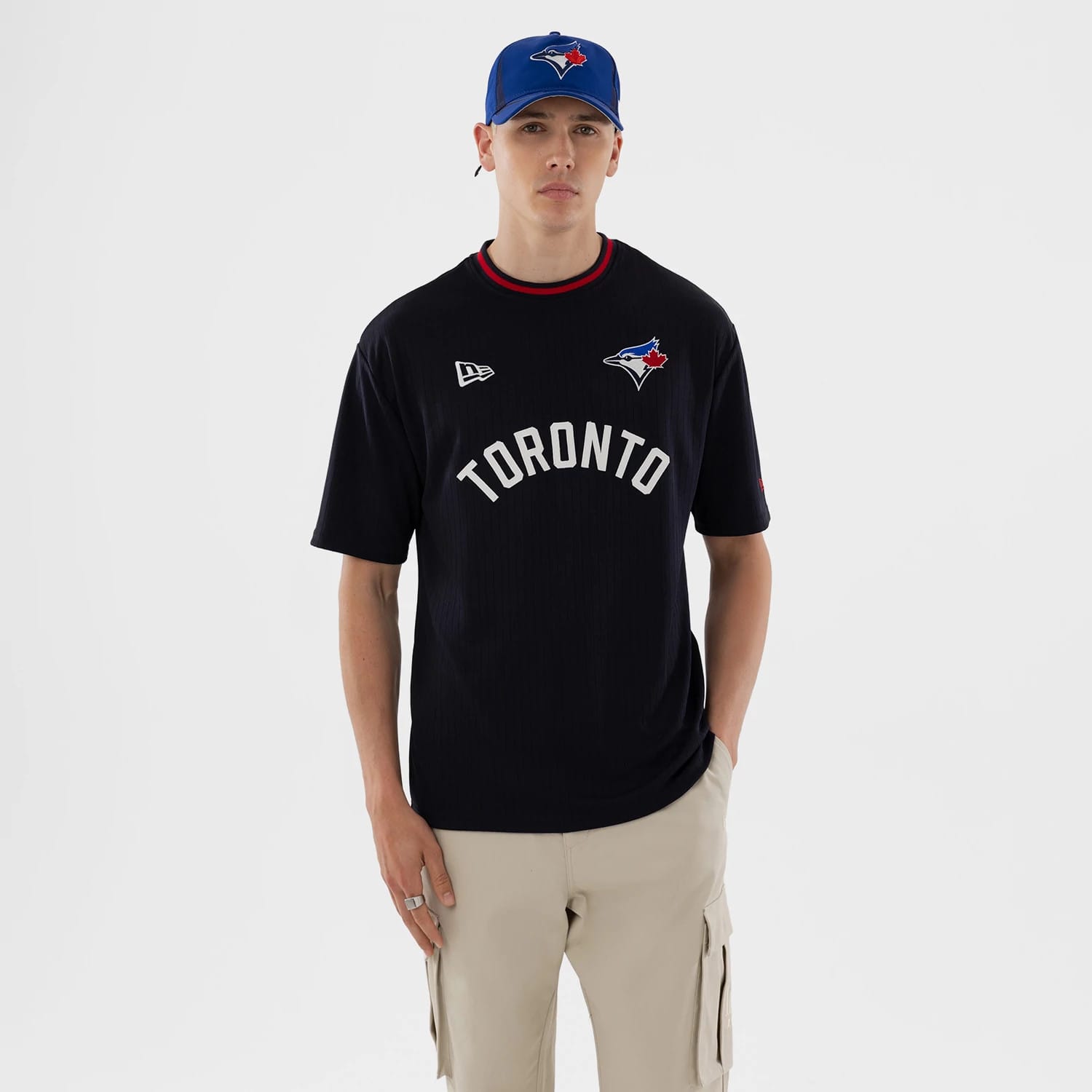 The model is wearing this MLB Toronto Blue Jays Oversized T-Shirt in navy. 1