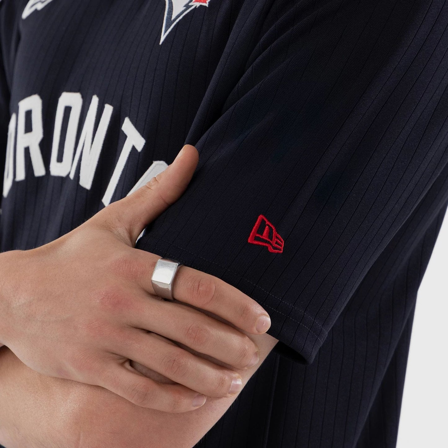 The model is wearing this MLB Toronto Blue Jays T-Shirt in navy. 7