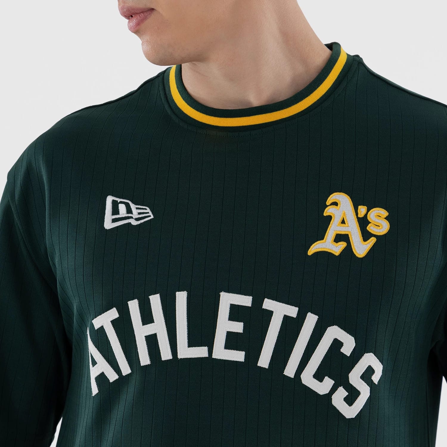 The model is wearing this MLB Athletics Oversized T-Shirt in dark green. 4