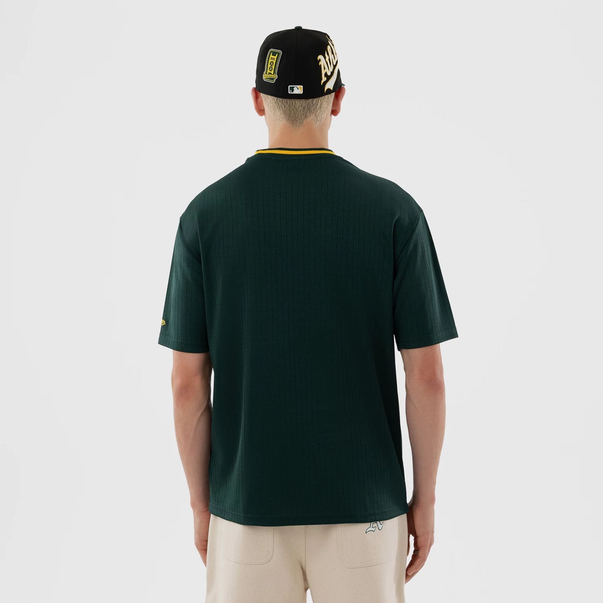 The model is wearing this MLB Athletics T-Shirt in dark green. 2