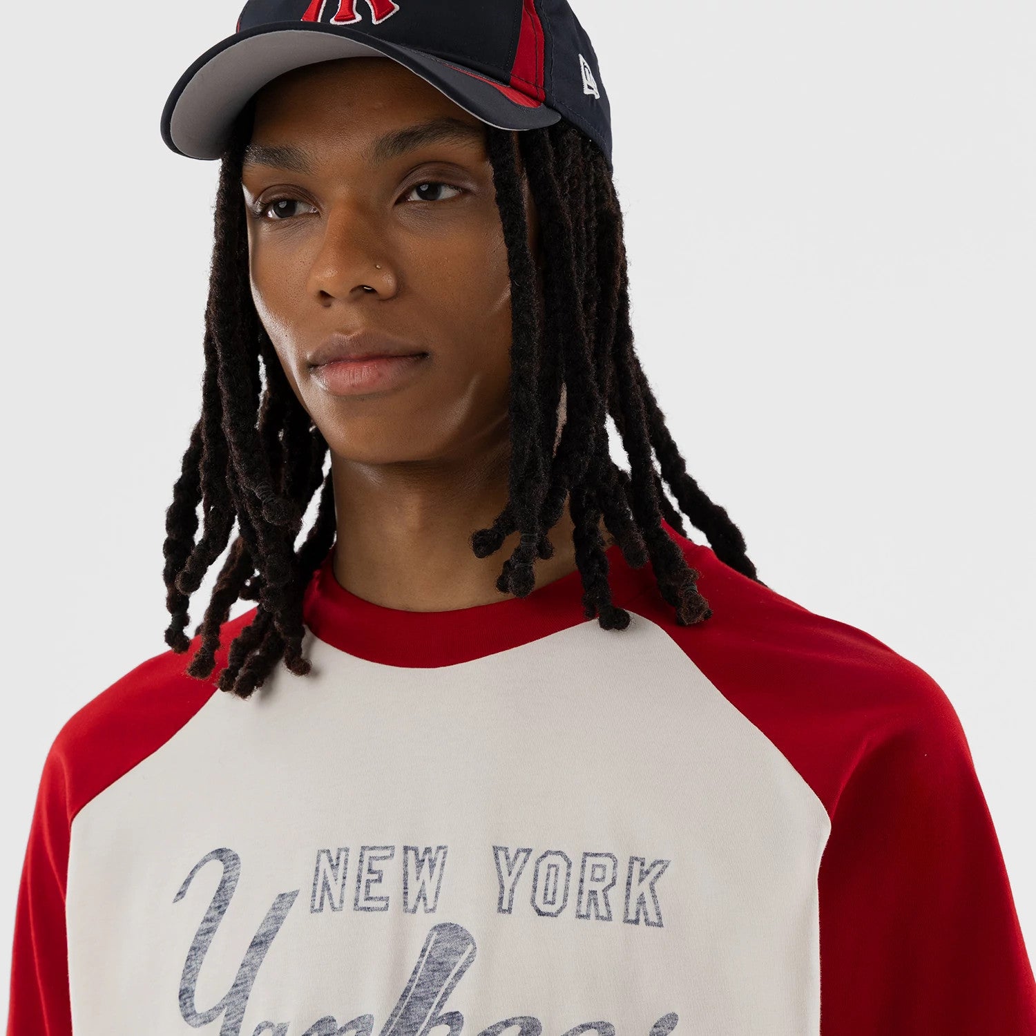 The model is wearing this MLB New York Yankees Boxy T-Shirt in open white. 3