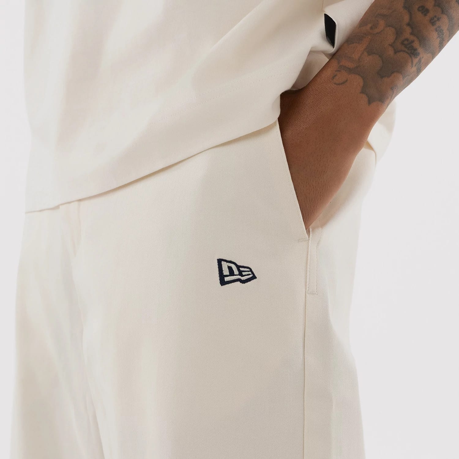 The model is wearing this MLB New York Yankees Chino Trousers in Cream. 4