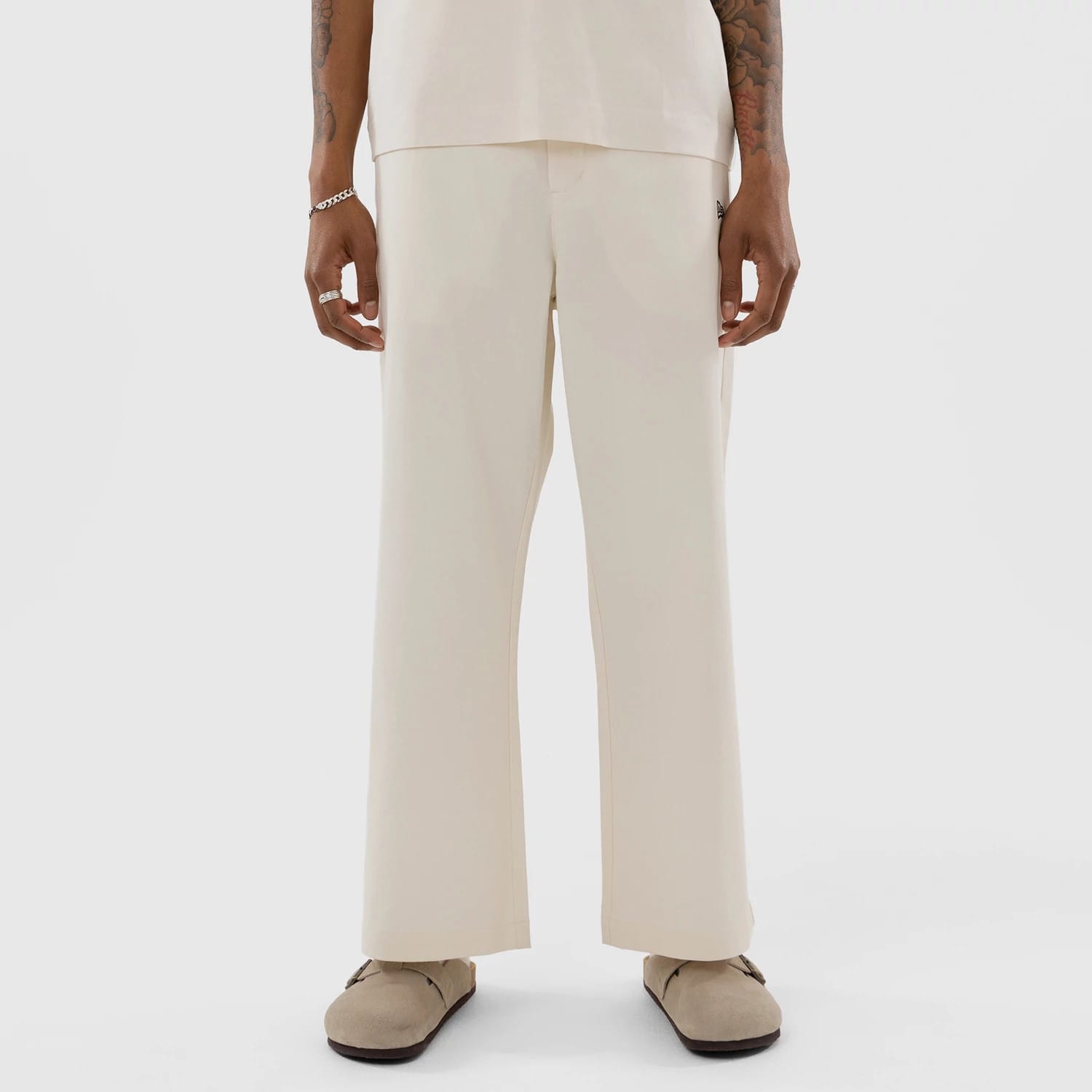 The model is wearing this MLB New York Yankees Chino Trousers in Cream. 1